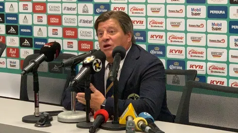 Miguel Herrera en conferencia de prensa.
