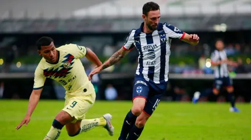 Miguel Layún en el partido ante América.