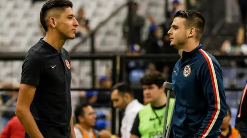 Nicolás Benedetti junto a Edson Álvarez.