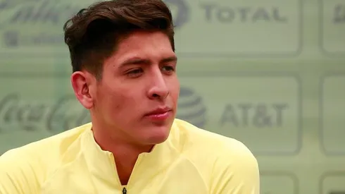 Edson Álvarez en conferencia de prensa.