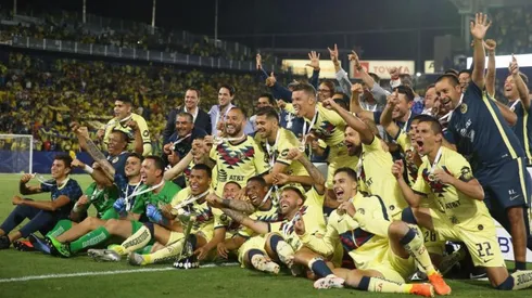 Jugadores festejando el Campeón de Campeones.