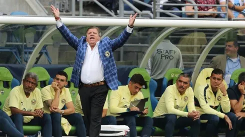 Miguel Herrera en el partido ante River Plate.