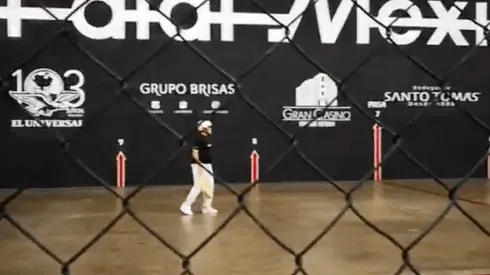 Cuauhtémoc Blanco jugando Aja Alai.