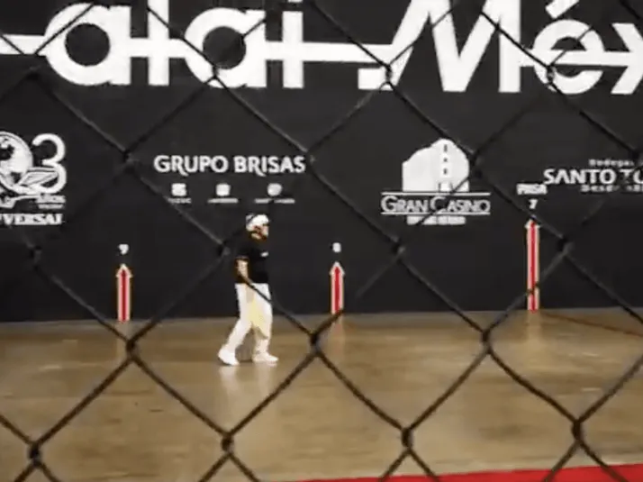 Cuauhtémoc Blanco disputa un intenso duelo de Jai Alai