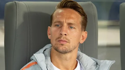 Luuk de Jong en la banca de Holanda.