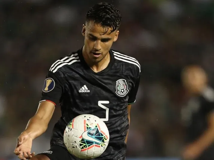 Fenerbahce estudia oferta por Diego Reyes desde Grecia