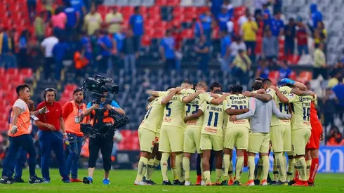 Jugadores de América reunidos en el Azteca.