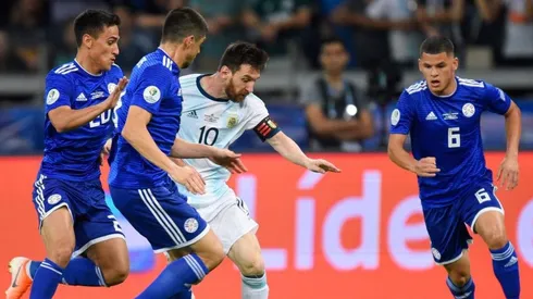 Paraguay enfrentando a Argentina en Copa América.