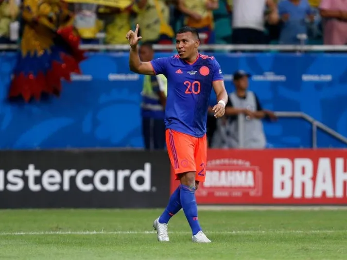 Roger Martínez asoma como titular reemplazando a Luis Miruel