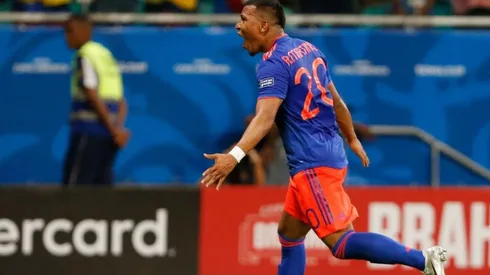 Roger Martínez celebrando su gol.