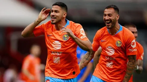 Bruno Valdez celebrando su anotación.