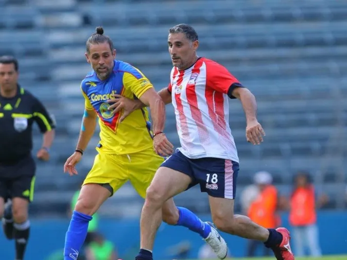 América y Chivas igualan en el Clásico de Leyendas