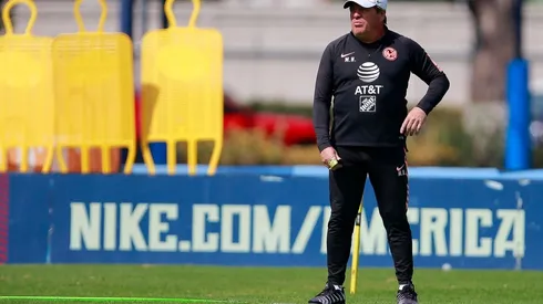 Reunión entre directiva y entrenadores