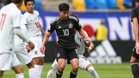 Diego Lainez en el partido ante Japón.