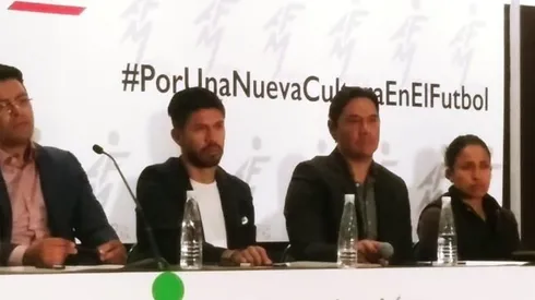 Oribe Peralta en conferencia de prensa.