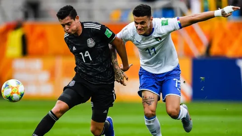 León también fue titular frente a Italia.