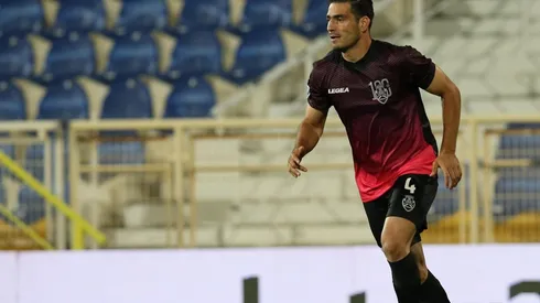 Aseguran que América arremetió por Antonio Briseño y se enfrenta a Chivas por él