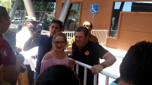 Piojo Rockstar atiende a fans del Ame y promete la remontada