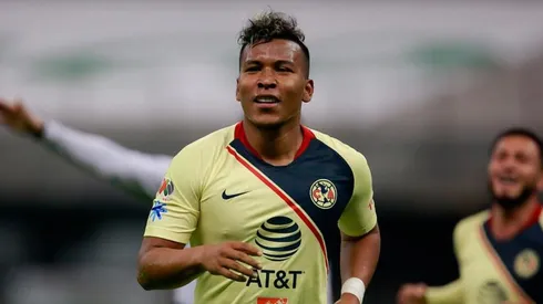 Roger Martínez en el partido frente a Necaxa.