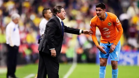 Edson Álvarez en el duelo ante Santos Laguna.