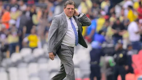 Miguel Herrera en el partido ante Cruz Azul.
