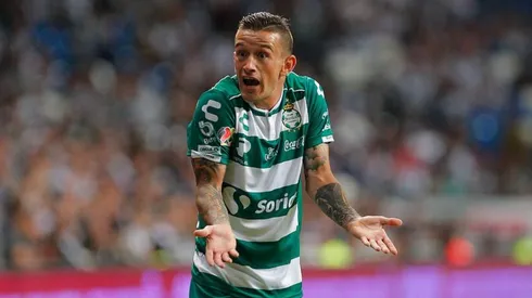Brian Lozano en un partido del Santos Laguna.