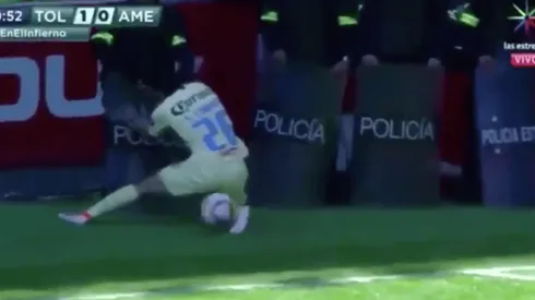 Francisco Córdova chocó con un policía.