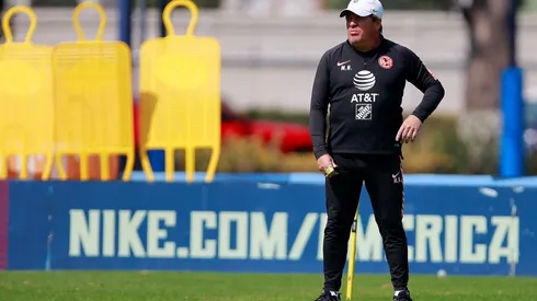 El Piojo y su lado más histriónico en la previa al Clásico Joven