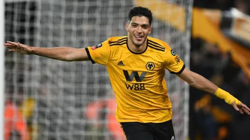 Raúl Jiménez felicitó al Campeón desde Inglaterra