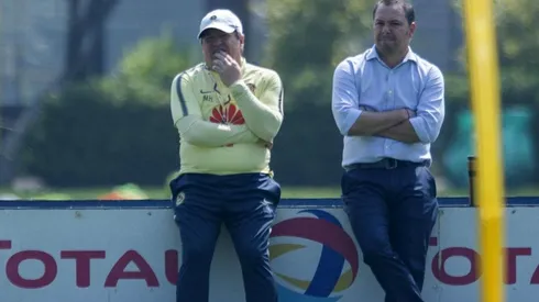 Santiago Baños y Miguel Herrera en el entrenamiento.