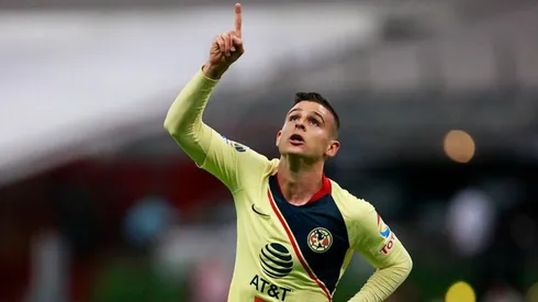 Nicolás Benedetti celebrando su anotación.