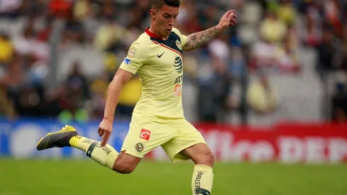 Mateus Uribe presumió sus nuevas botas en Coapa