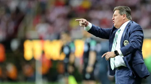 Miguel Herrera en el partido frente a Chivas.