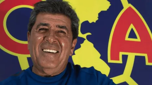 Carlos Reinoso con las Águilas del América.