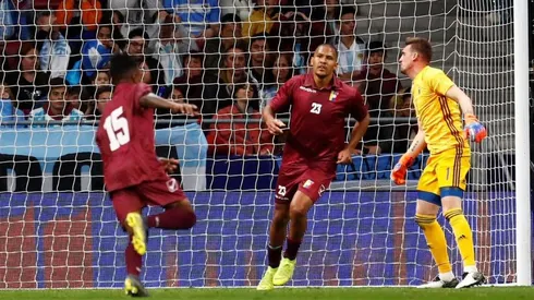 Salomón Rondón celebrando su gol con Venezuela.