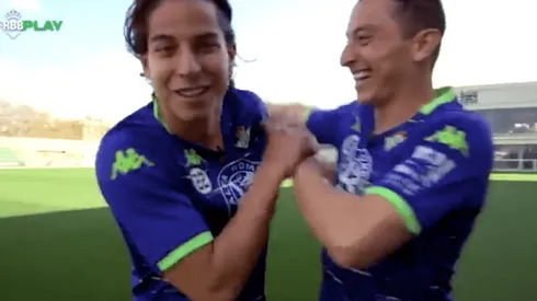 Diego Lainez y Andrés Guardado compitiendo en un reto con el Betis.