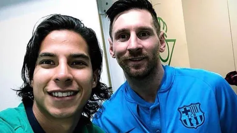 Diego Lainez junto a Lionel Messi.