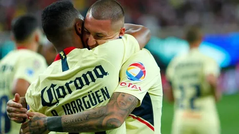 Castillo junto a Ibargüen celebrando el triunfo.
