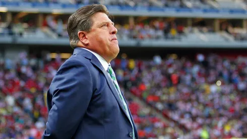 Miguel Herrera en el Clásico Nacional frente a Chivas.
