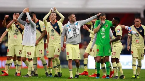 Plantel de América agradeciendo a la afición.