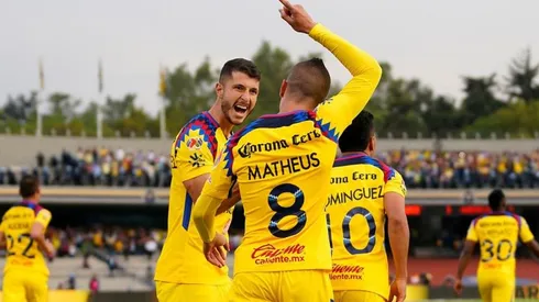 Mateus Uribe con la playera de América.