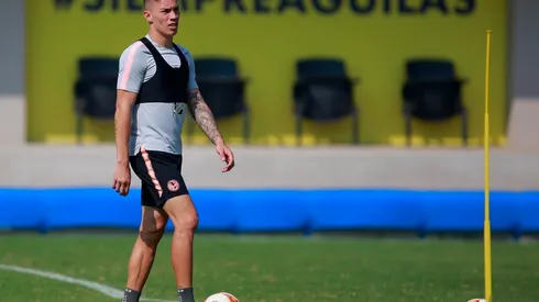 Mateus Uribe entrenó en cancha por primera vez tras la operación de tobillo.