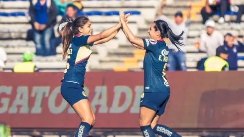 América celebrando el primer gol.