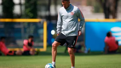 Ménez entrenó a la par en Coapa.