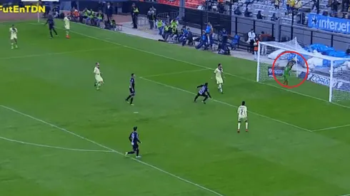 Monreal descontó para Necaxa con complicidad de Jiménez.