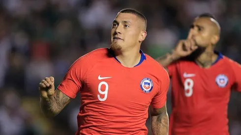 Castillo celebrando con la Selección Chilena.