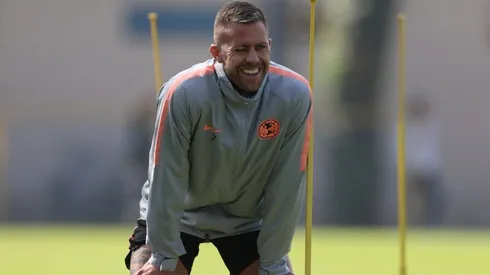 Ménez estará fuera de las canchas por 4 meses.