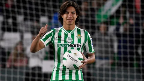 Diego Lainez es el futbolista 50 en partir a Europa desde México.