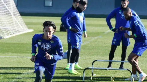 Lainez entrenó por primera vez con Betis.