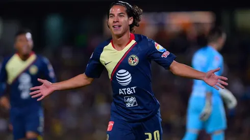 América confirma la venta de Diego Lainez al Betis de España.